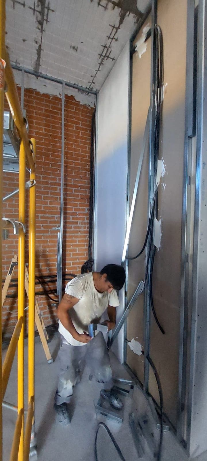 Obra de Reformas de locales comerciales cerca de Torrejón de Velasco